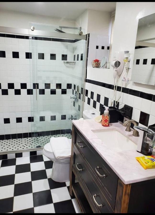 Lovely 2 Bedroom With 2 Entrance And Parking Apartamento